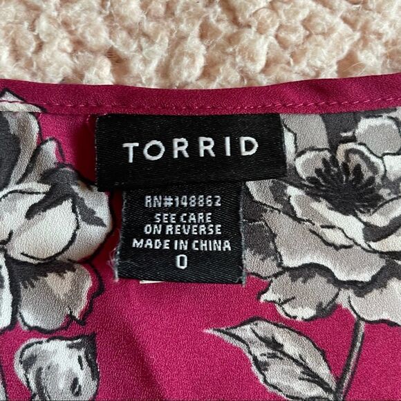 Torrid size 0 (large) keyhole floral blouse - Picture 6 of 9